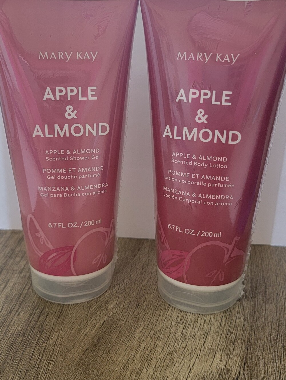 Mary Kay Apple & Almond Scented Body Wash And Shower Gel  Pink. Still In Plastic